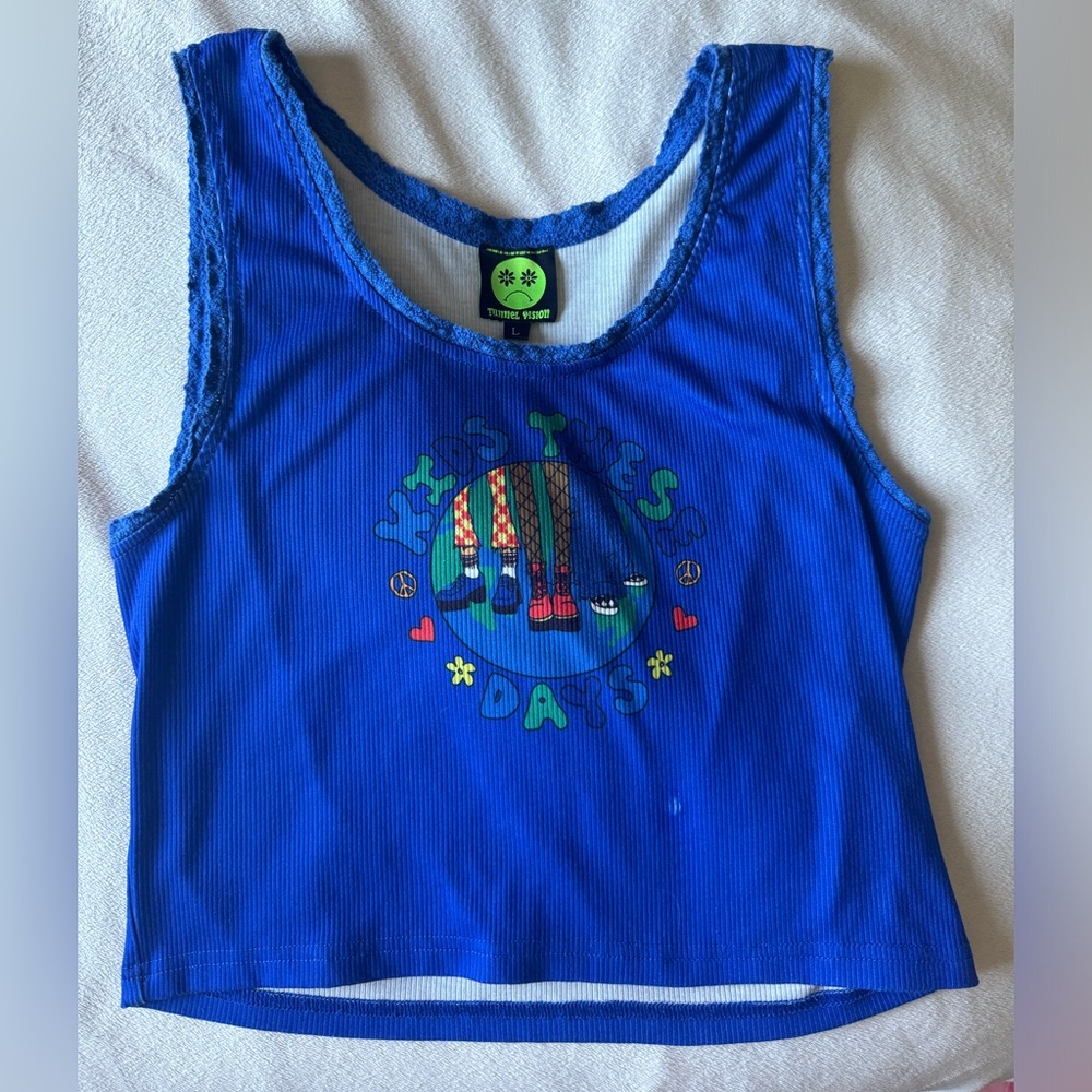 Blue lace lined graphic tank top